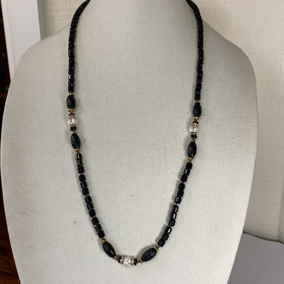 Interesting vintage black faceted barrel bead necklace - Picture 4 of 7
